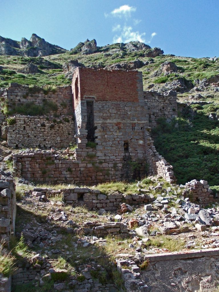 Instalaciones mineras abandonadas de la Mina Divina Providencia. Cármenes. León 2018