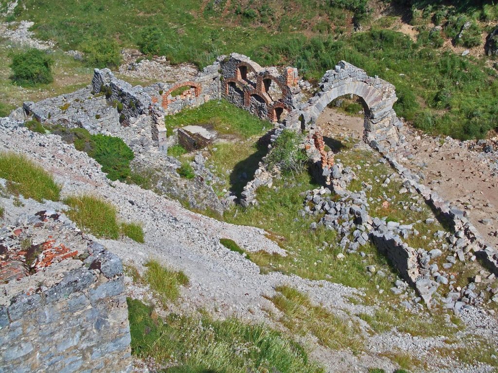 Instalaciones mineras abandonadas de la Mina Divina Providencia. Cármenes. León 2018