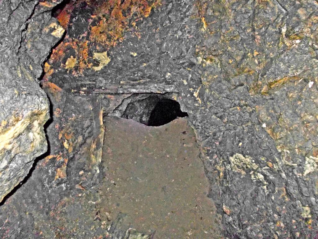 Instalaciones mineras abandonadas de la Mina Divina Providencia. Cármenes. León 2018