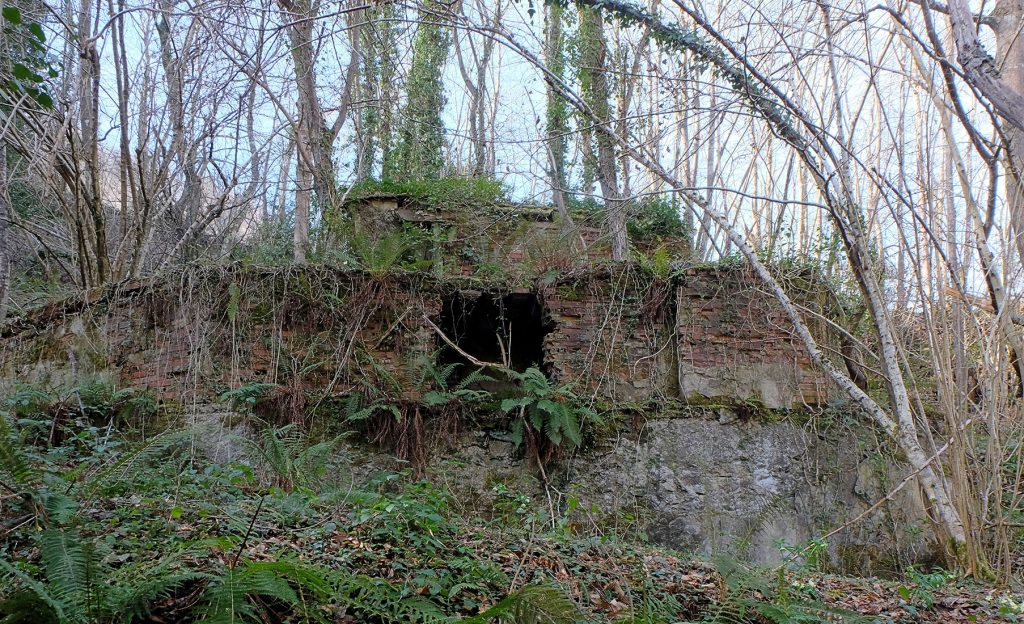 Instalaciones del tercer piso de las Minas de Urbiés. Valle de Turón. Mieres. Asturias. 2020