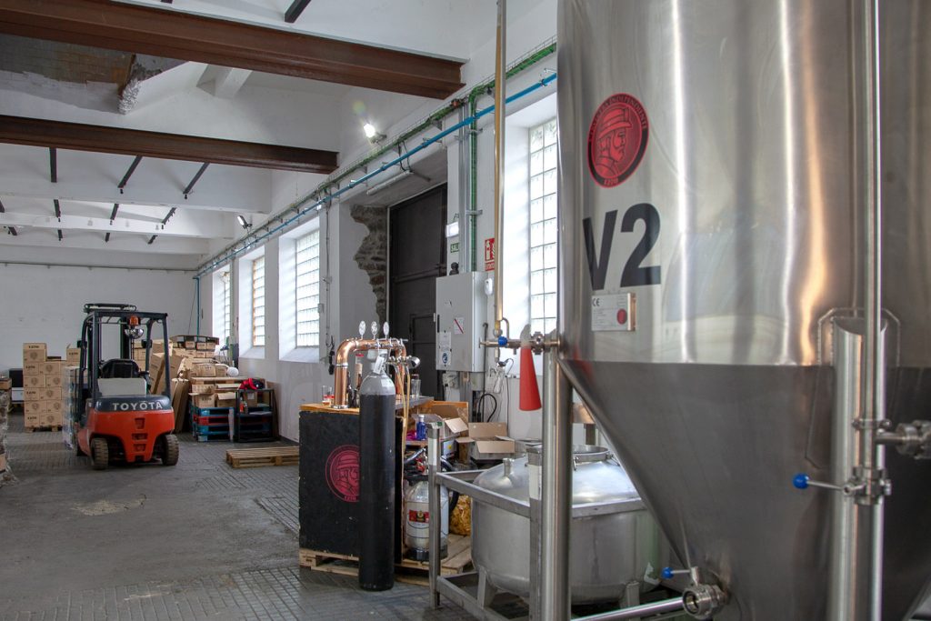 Fabrica de cerveza artesana 12.70, en las antiguas instalaciones del Pozo Lumajo. Villaseca de Laciana. Villablino. Leon 2020