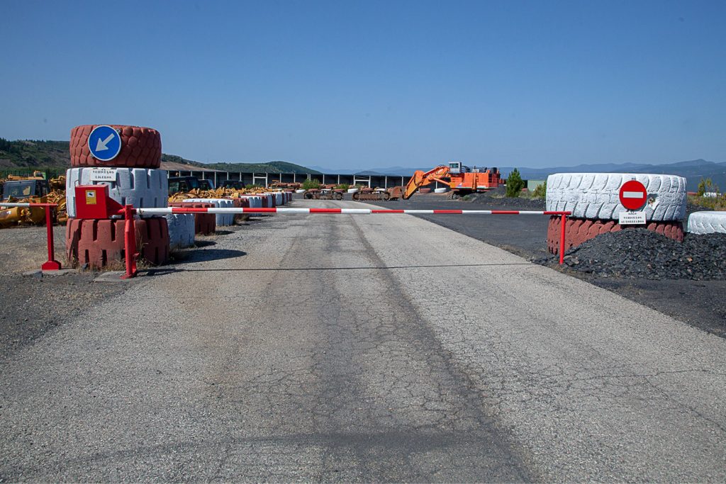Instalaciones cerradas del taller de maquinaria de la Corta de Fabero. León 2020