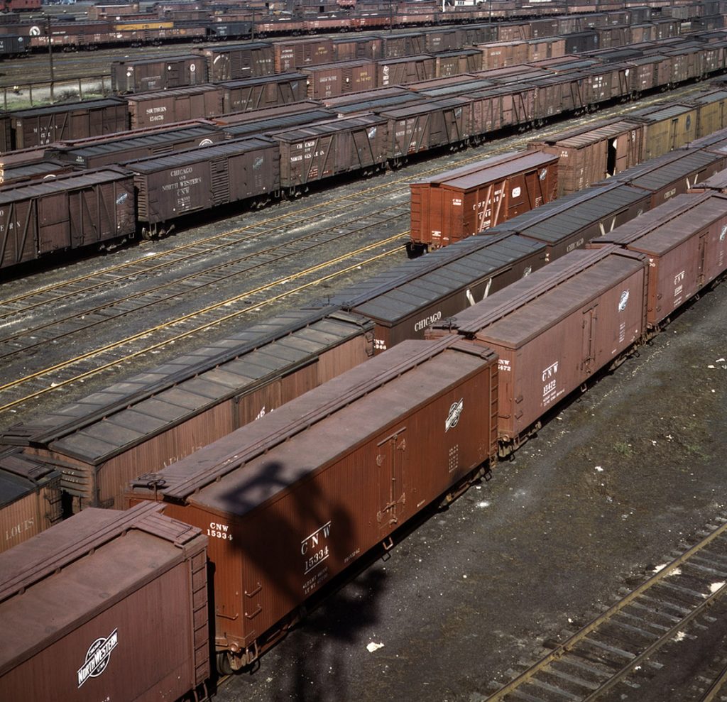 Vagones de carga en Proviso Yard de la línea de ferrocarril del Noroeste de Chicago. EEUU 1943.