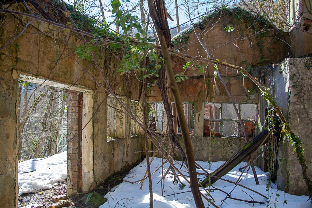 Instalaciones abandonadas del Pozo San Fernando. Orilles. Aller. Asturias 2021