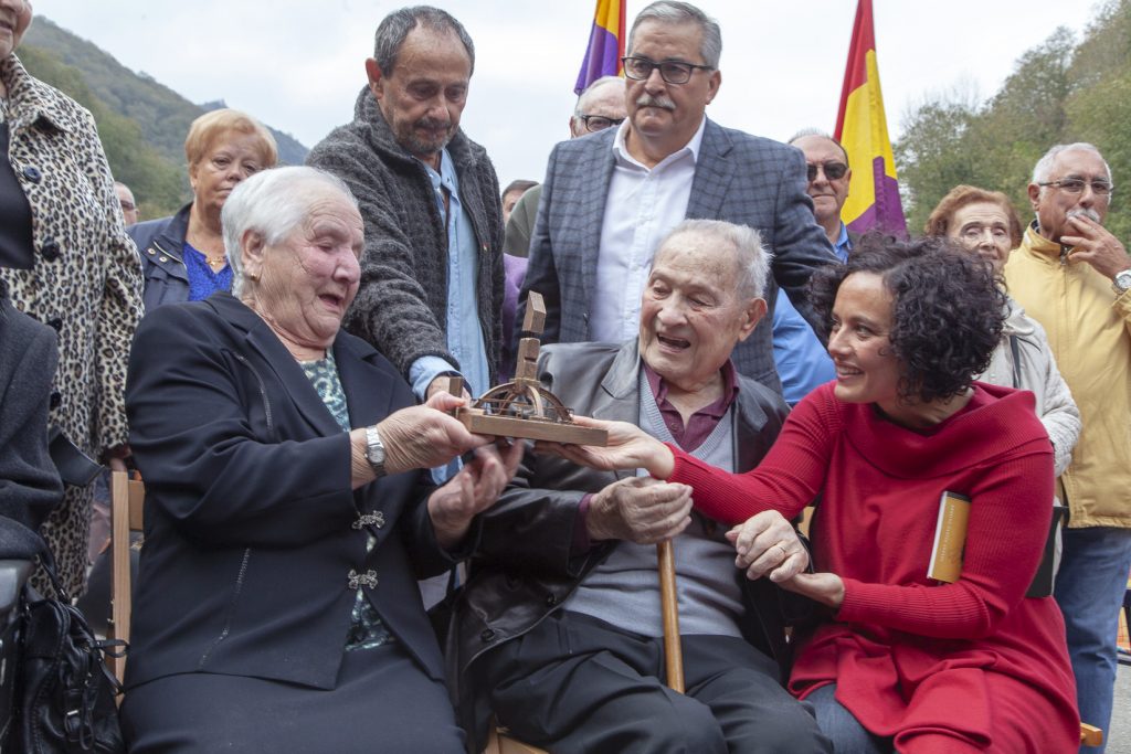Premio Pozo Fortuna. Grupo de familiares de la Fosa Común de Tiraña. Turon. Mieres. Asturias 2018