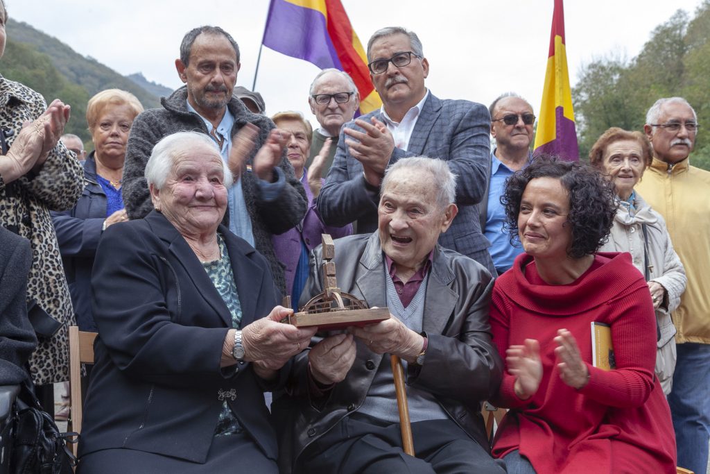 Premio Pozo Fortuna. Grupo de familiares de la Fosa Común de Tiraña. Turon. Mieres. Asturias 2018