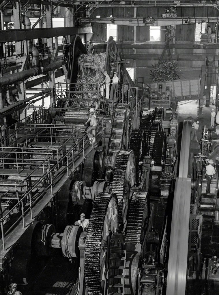 Uno de los molinos de la empresa azucarera del sur de Puerto Rico. Ensenada, Puerto Rico. EEUU. 1942.