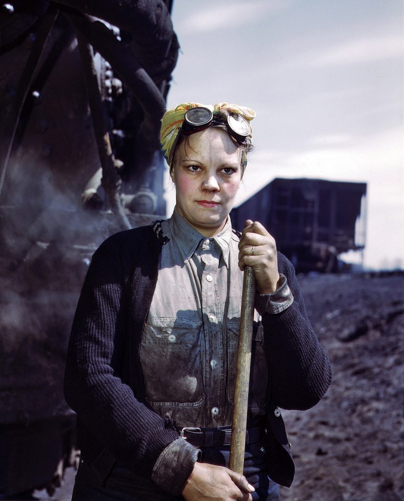 Sra. Irene Bracker, empleada en la casa de máquinas del Ferrocarril del Noroeste de Chicago. Clinton, Iowa. EEUU. 1943
