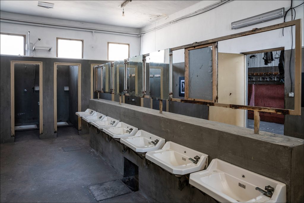 Antigua casa de aseos del Pozo Julia. Fabero. León 2020.