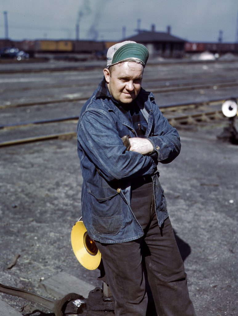 Guardaguías en el patio de Proviso, linea de ferrocarril del noroeste de Chicago. EEUU. 1943