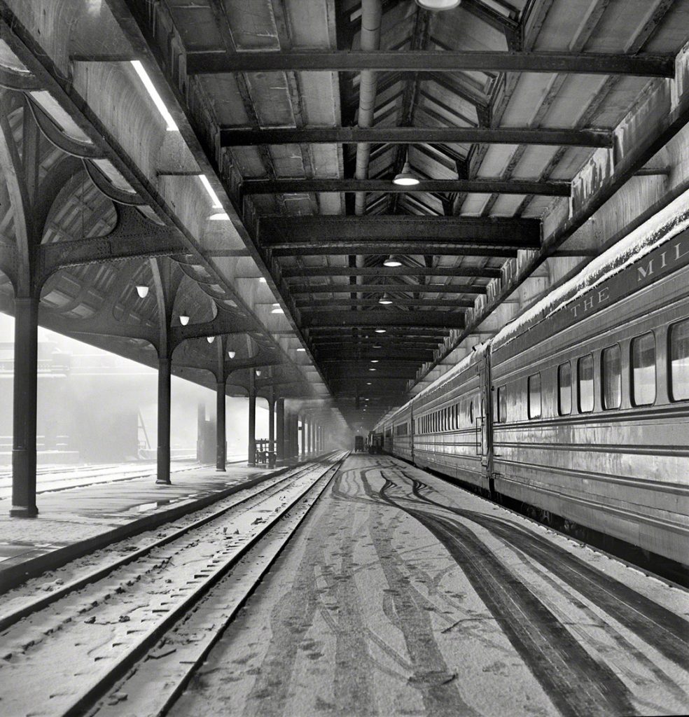 Uno de los trenes de la línea de ferrocarril de Milwaukee, Saint Paul & Pacific. Estación de unión de Chicago. EEUU. 1942
