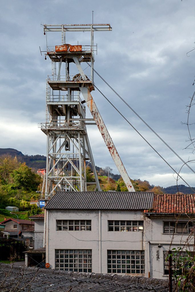 Instalaciones cerradas del Pozo San Antonio. Moreda. Aller. Asturias 2020