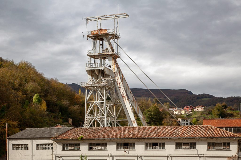 Instalaciones cerradas del Pozo San Antonio. Moreda. Aller. Asturias 2020