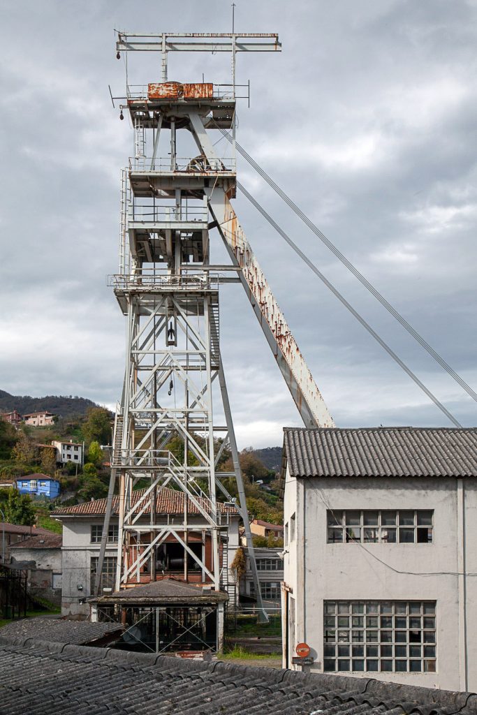 Instalaciones cerradas del Pozo San Antonio. Moreda. Aller. Asturias 2020