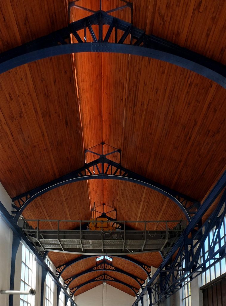 Detalle del techo de la sala de compresores del Pozo Santa Bárbara. Valle de Turón. Mieres. Asturias. 2021