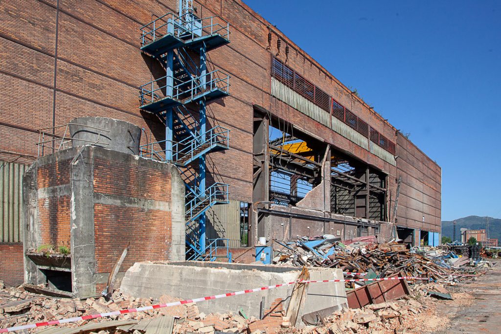 Derribo de la factoría industrial de Felguera Melt. Langreo 2020