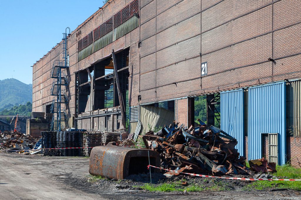 Derribo de la factoría industrial de Felguera Melt. Langreo 2020