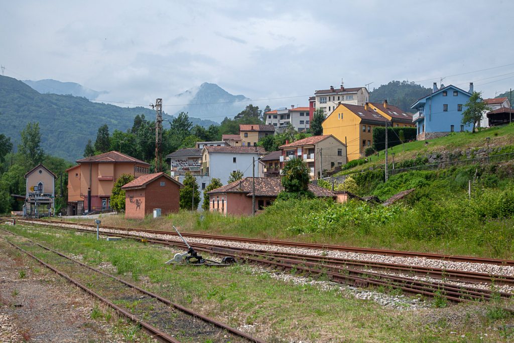 Estación de FEVE de Soto de Ribera. Ribera de arriba. Asturias 2020