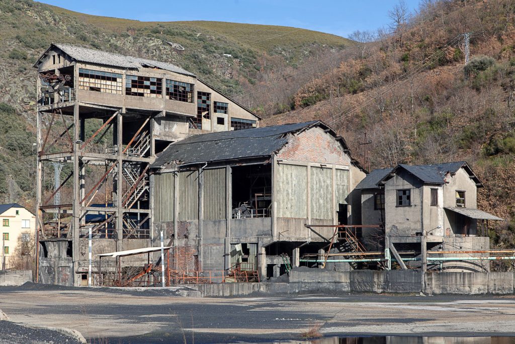 Instalaciones abandonadas del lavadero de La Recuelga. Santa Cruz del Sil. Páramo del Sil. León 2018