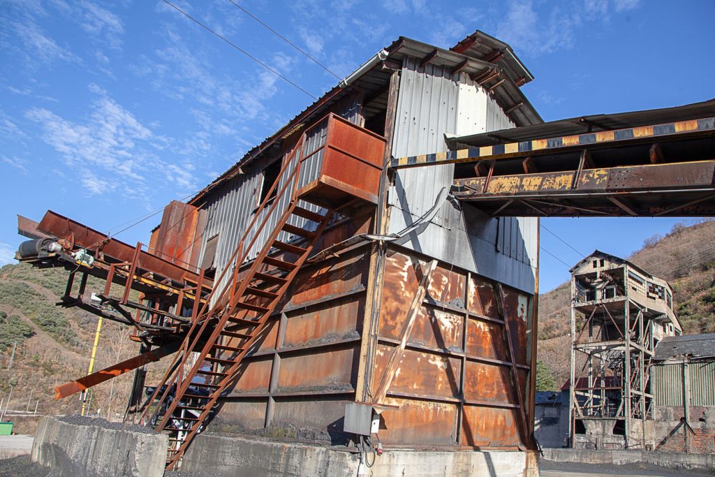 Instalaciones abandonadas del lavadero de La Recuelga. Santa Cruz del Sil. Páramo del Sil. León 2018