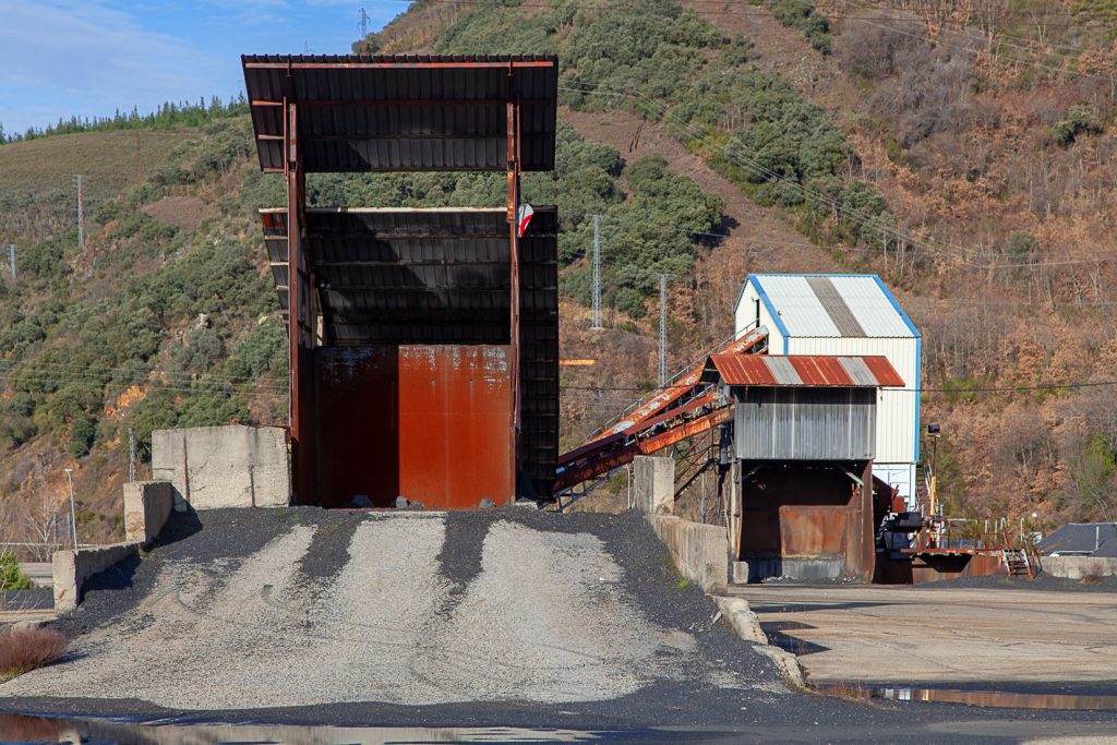 Instalaciones abandonadas del lavadero de La Recuelga. Santa Cruz del Sil. Páramo del Sil. León 2018
