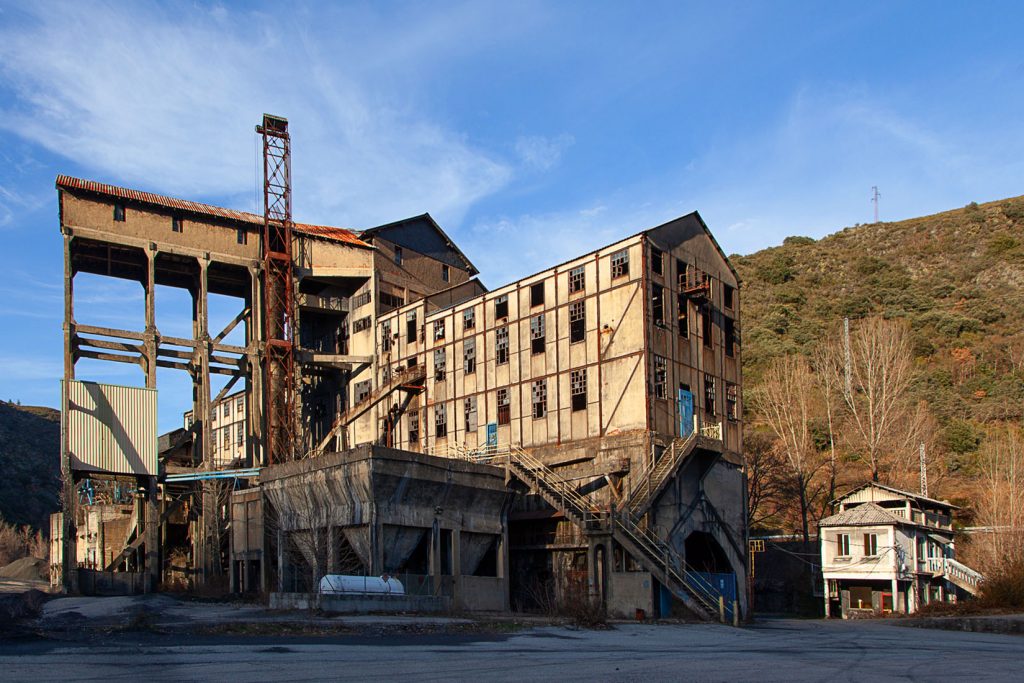 Instalaciones abandonadas del lavadero de La Recuelga. Santa Cruz del Sil. Páramo del Sil. León 2018