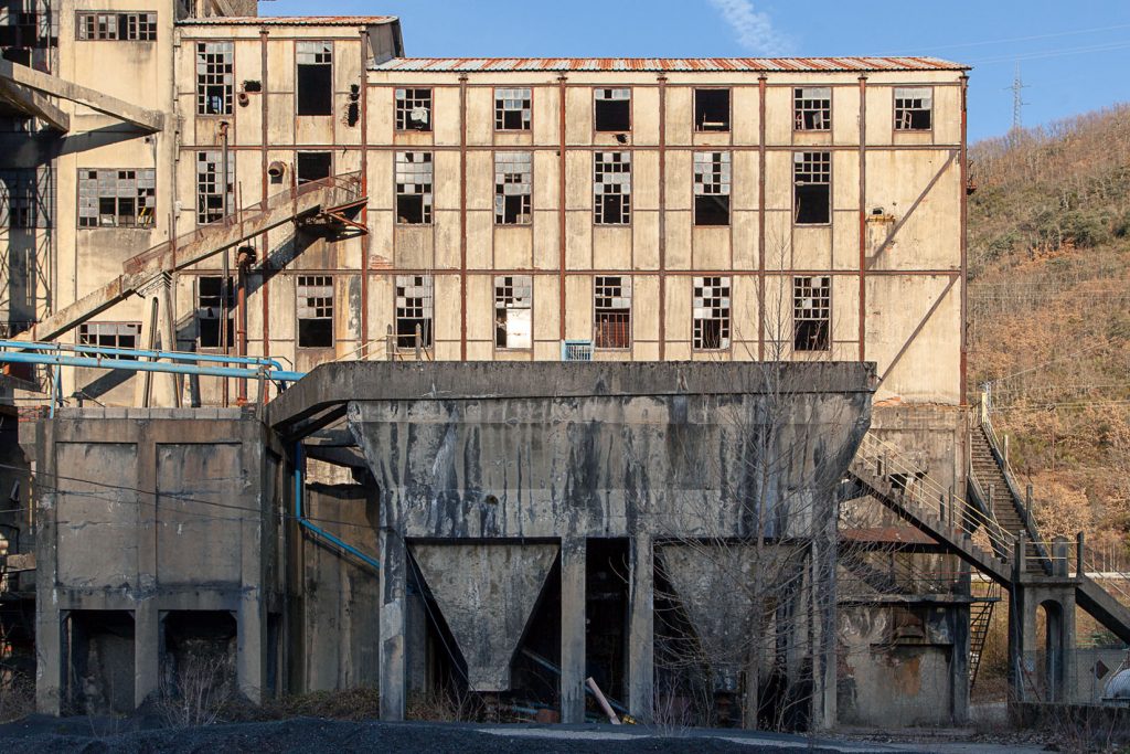 Instalaciones abandonadas del lavadero de La Recuelga. Santa Cruz del Sil. Páramo del Sil. León 2018
