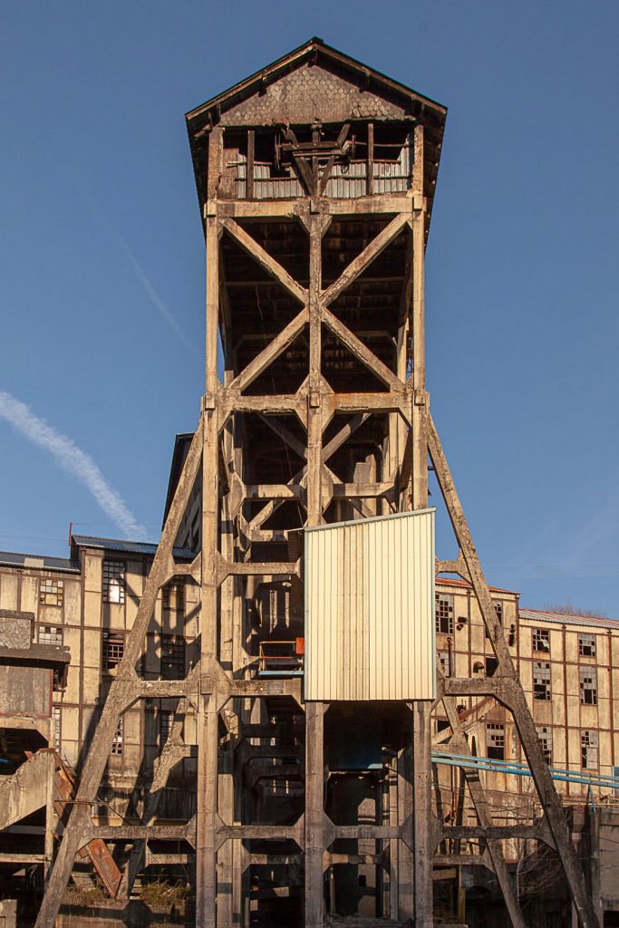 Instalaciones abandonadas del lavadero de La Recuelga. Santa Cruz del Sil. Páramo del Sil. León 2018