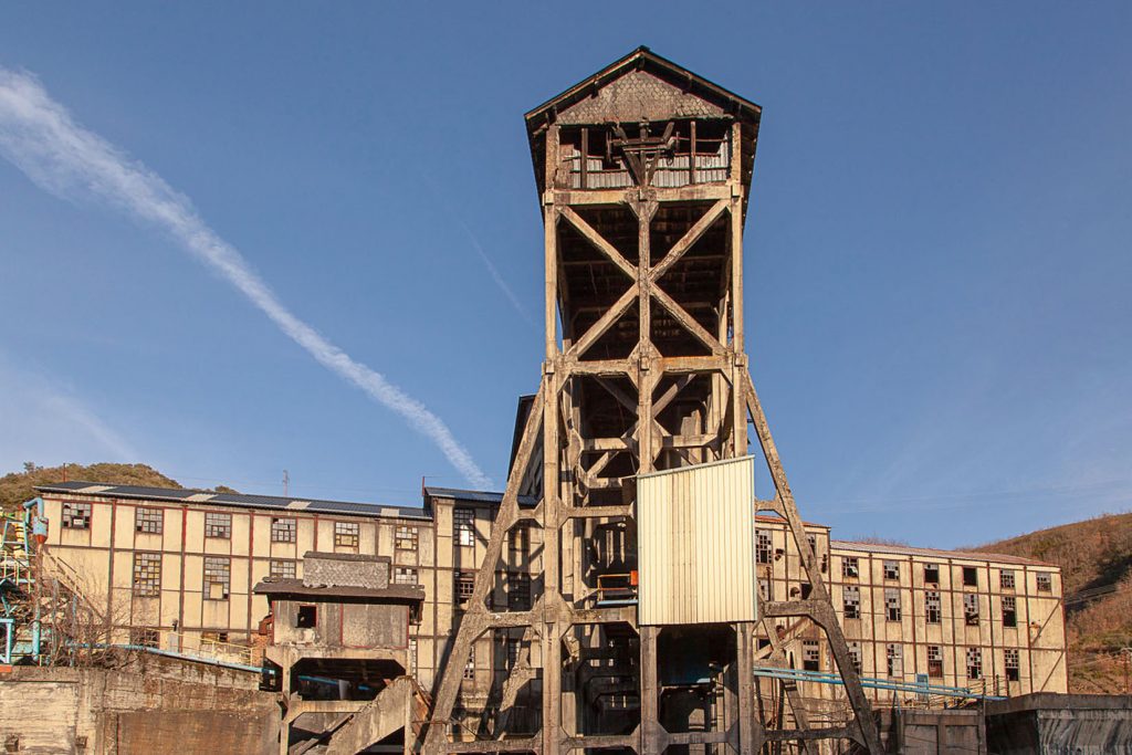 Instalaciones abandonadas del lavadero de La Recuelga. Santa Cruz del Sil. Páramo del Sil. León 2018