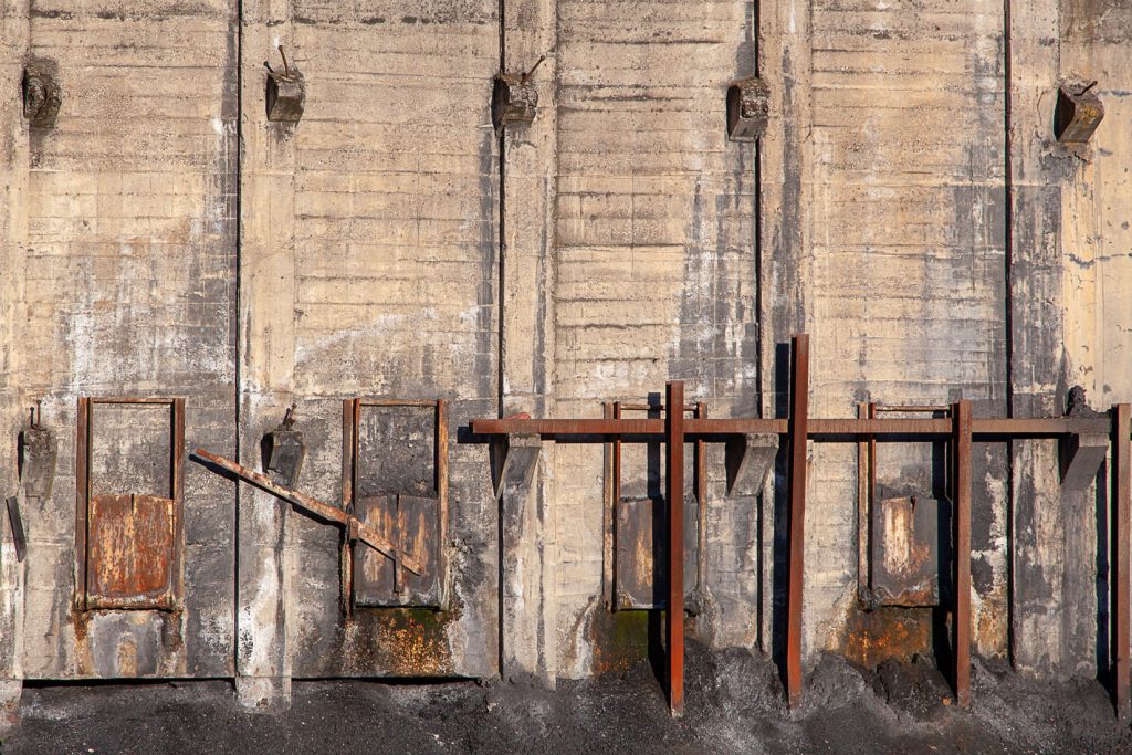 Instalaciones abandonadas del lavadero de La Recuelga. Santa Cruz del Sil. Páramo del Sil. León 2018