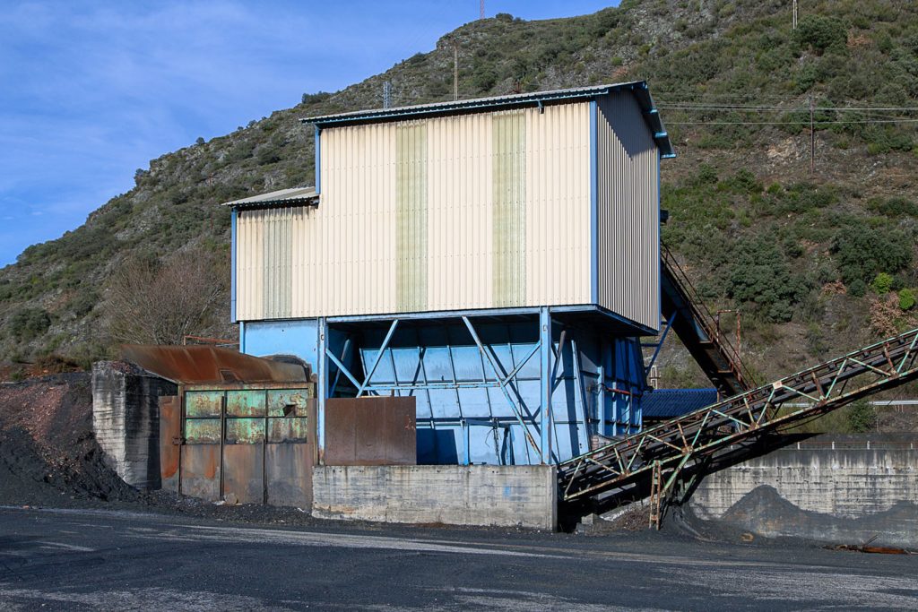 Instalaciones abandonadas del lavadero de La Recuelga. Santa Cruz del Sil. Páramo del Sil. León 2018