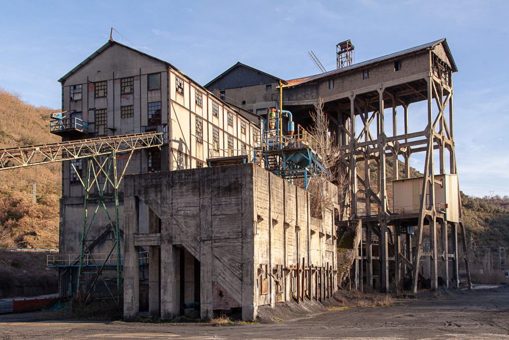 Instalaciones abandonadas del lavadero de La Recuelga. Santa Cruz del Sil. Páramo del Sil. León 2018