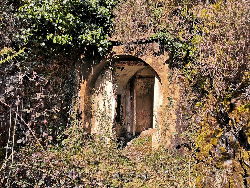 Polvorín junto a la Bocamina La Esperanza de Hulleras de Riosa. Morcín. Asturias. 2021