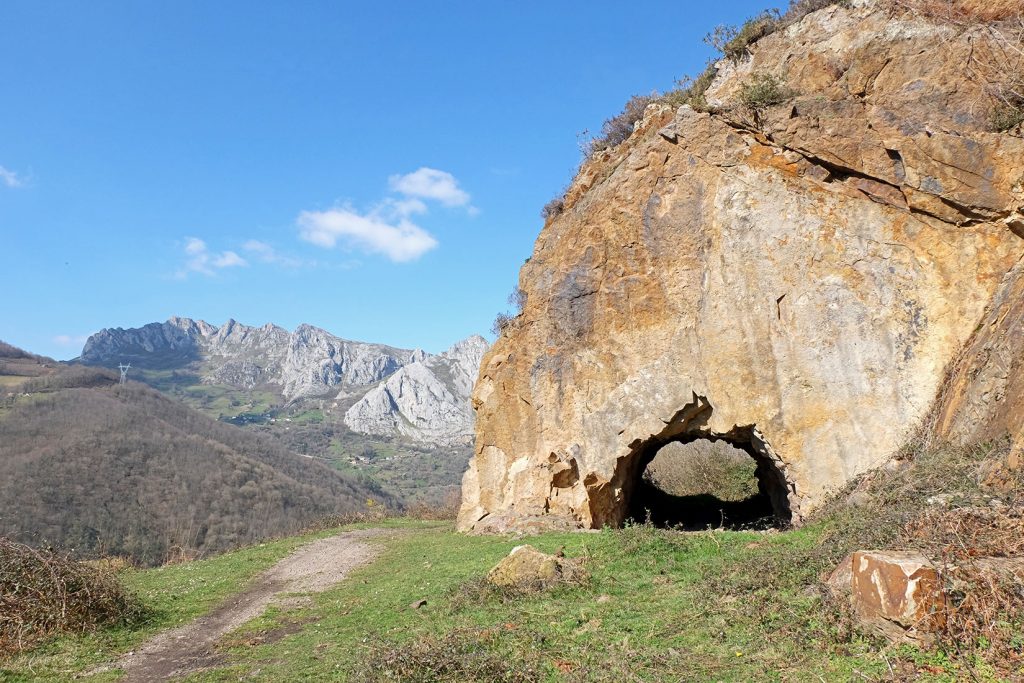 Túnel del ferrocarril minero de Hulleras de Riosa. Riosa. Asturias. 2021