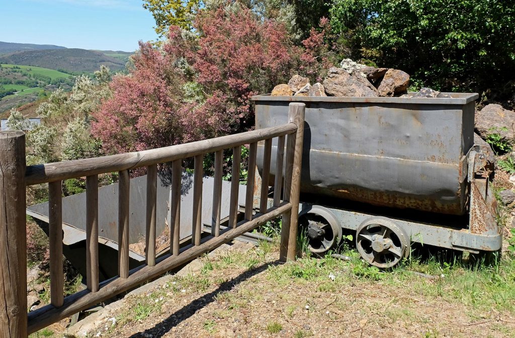 Vagoneta y tolva de la Mina Peña Tascón. Villanueva de Oscos. Asturias. 2021