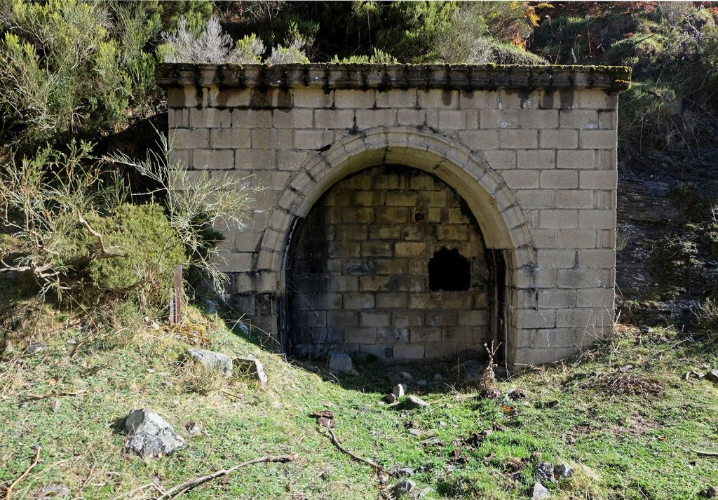 Bocamina del tercer piso de Carbonia, S.A. Arbás del Puerto. León. 2021