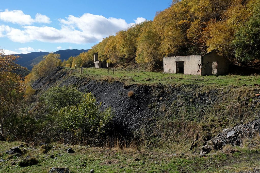 Instalaciones abandonadas del tercer piso de Carbonia, S.A. Arbás del Puerto. León. 2021