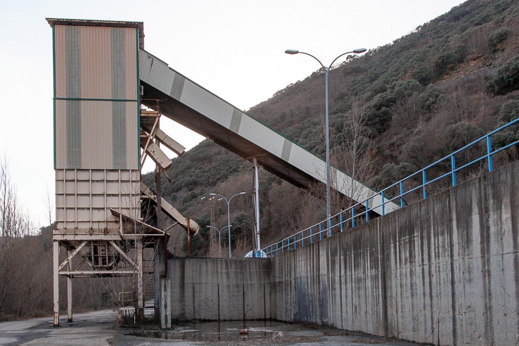 Instalaciones cerradas del Pozo Santa Cruz del Sil. Paramo del Sil. León 2020