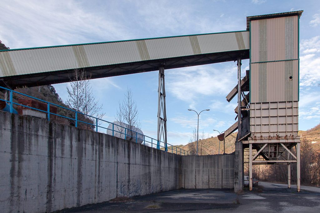 Instalaciones cerradas del Pozo Santa Cruz del Sil. Paramo del Sil. León 2020