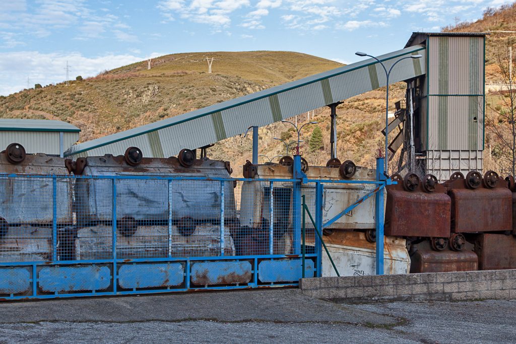 Instalaciones cerradas del Pozo Santa Cruz del Sil. Paramo del Sil. León 2020