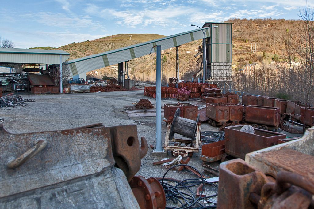 Instalaciones cerradas del Pozo Santa Cruz del Sil. Paramo del Sil. León 2020