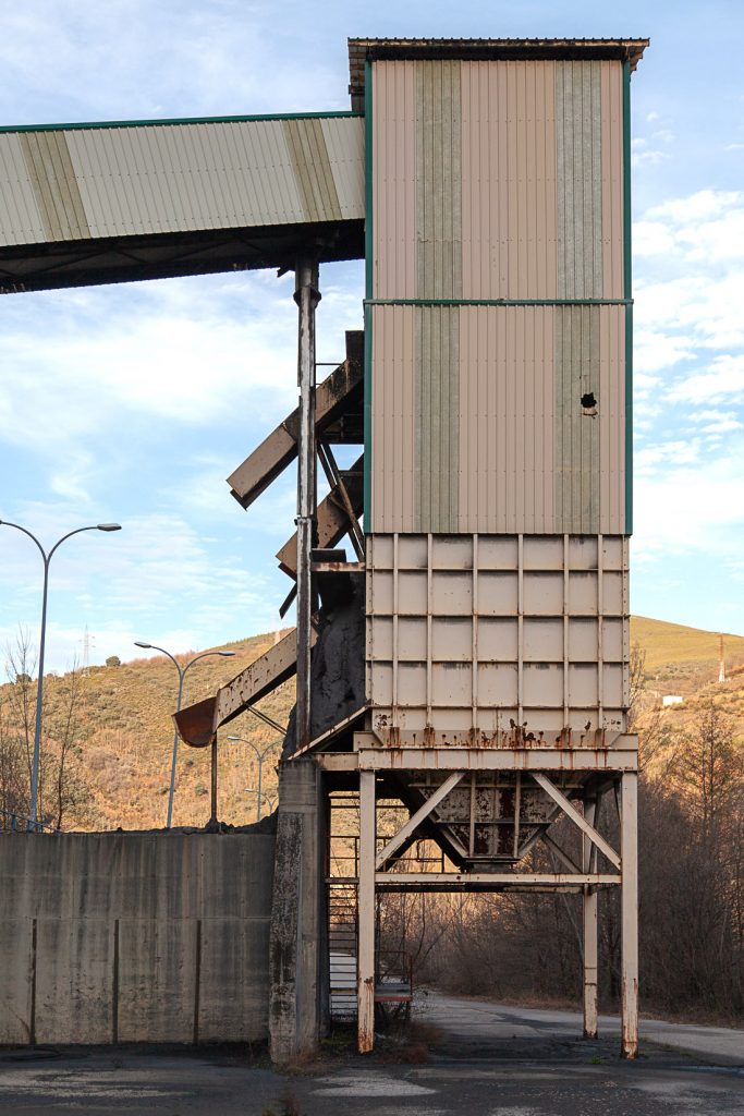 Instalaciones cerradas del Pozo Santa Cruz del Sil. Paramo del Sil. León 2020