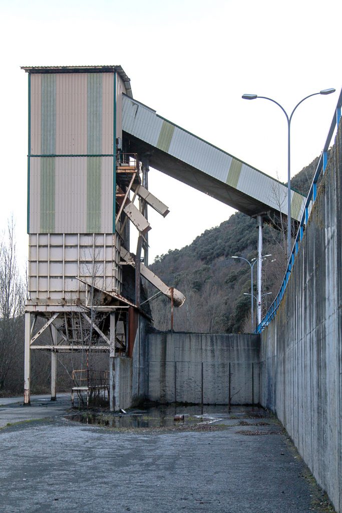 Instalaciones cerradas del Pozo Santa Cruz del Sil. Paramo del Sil. León 2020