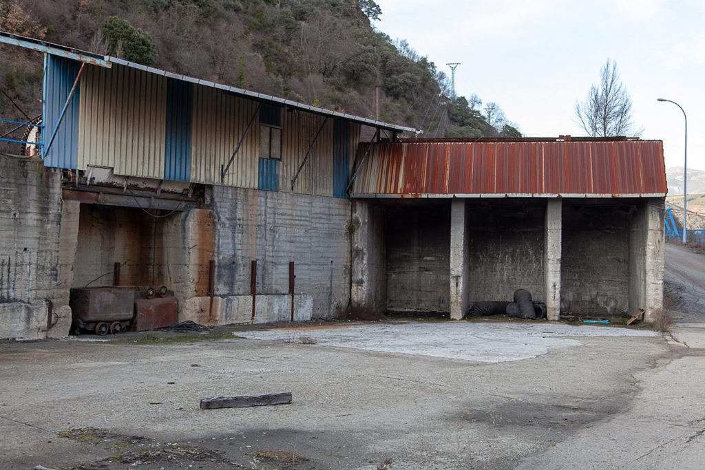Instalaciones cerradas del Pozo Santa Cruz del Sil. Paramo del Sil. León 2020