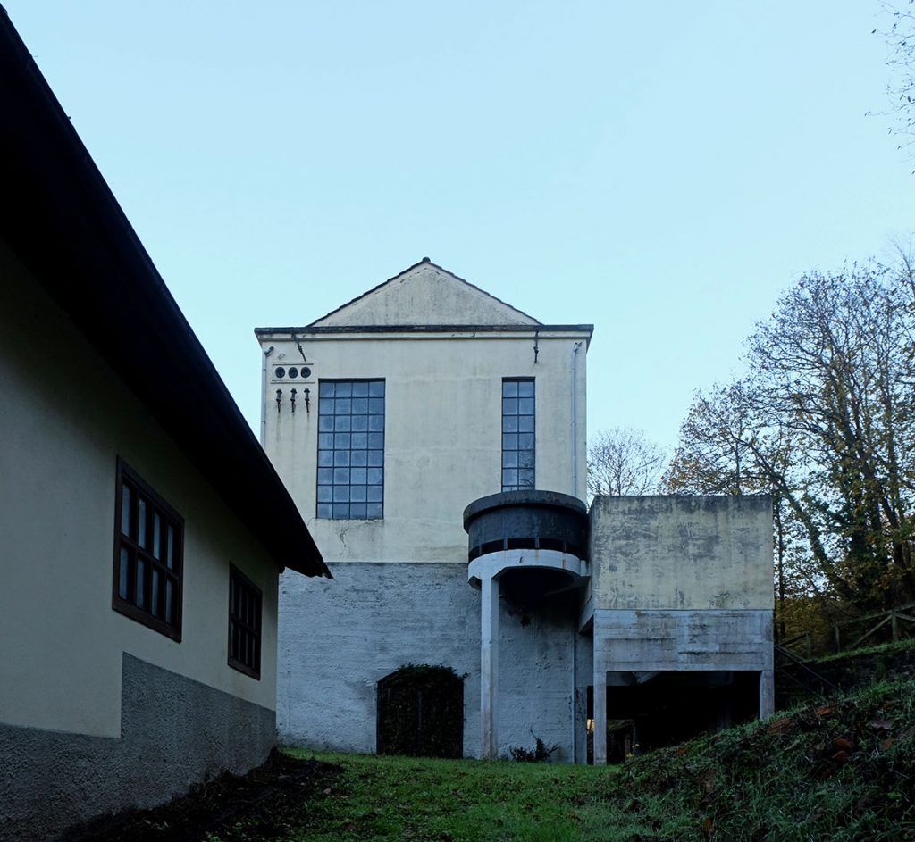 Vista frontal del lavadero de la Mina del Xagarín. Quirós. Asturias. 2021