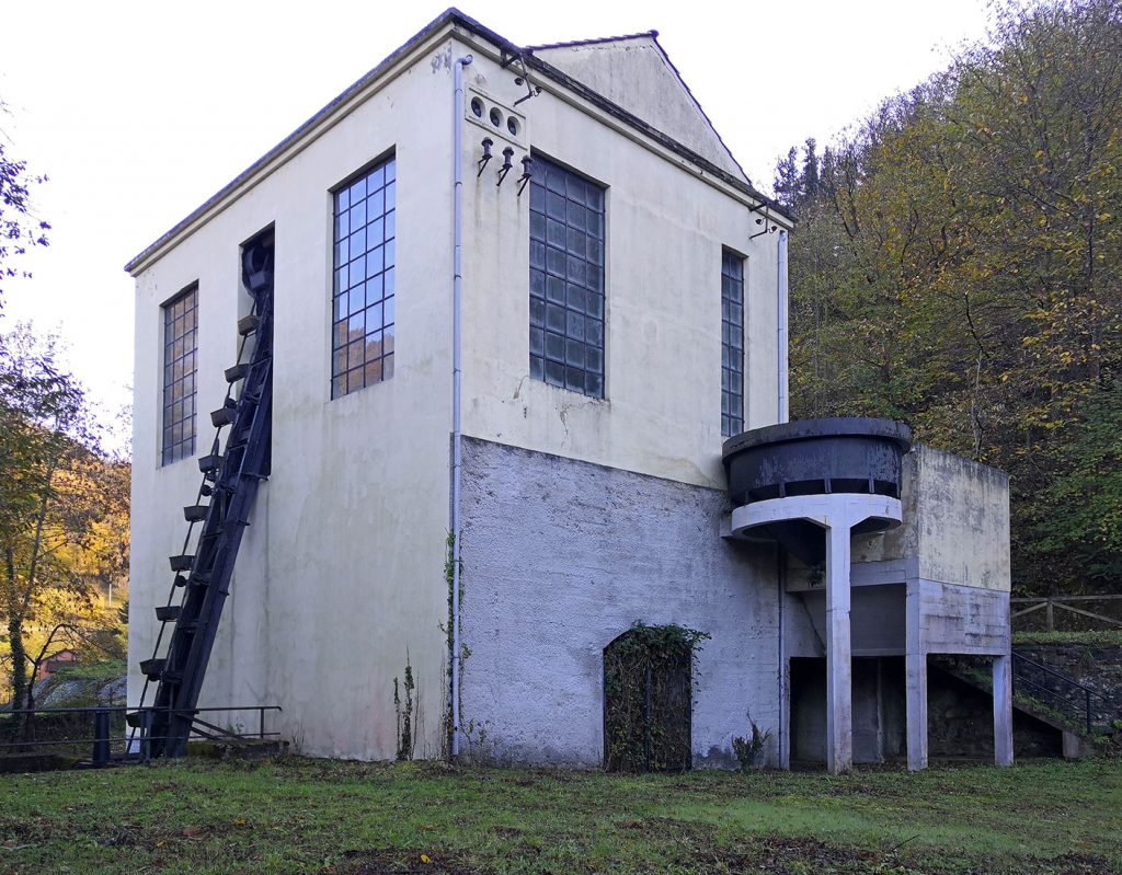 Vista lateral del lavadero de la Mina del Xagarín. Quirós. Asturias. 2021