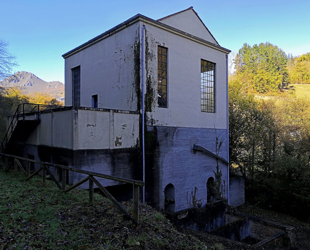 Vista lateral del lavadero de la Mina del Xagarín. Quirós. Asturias. 2021