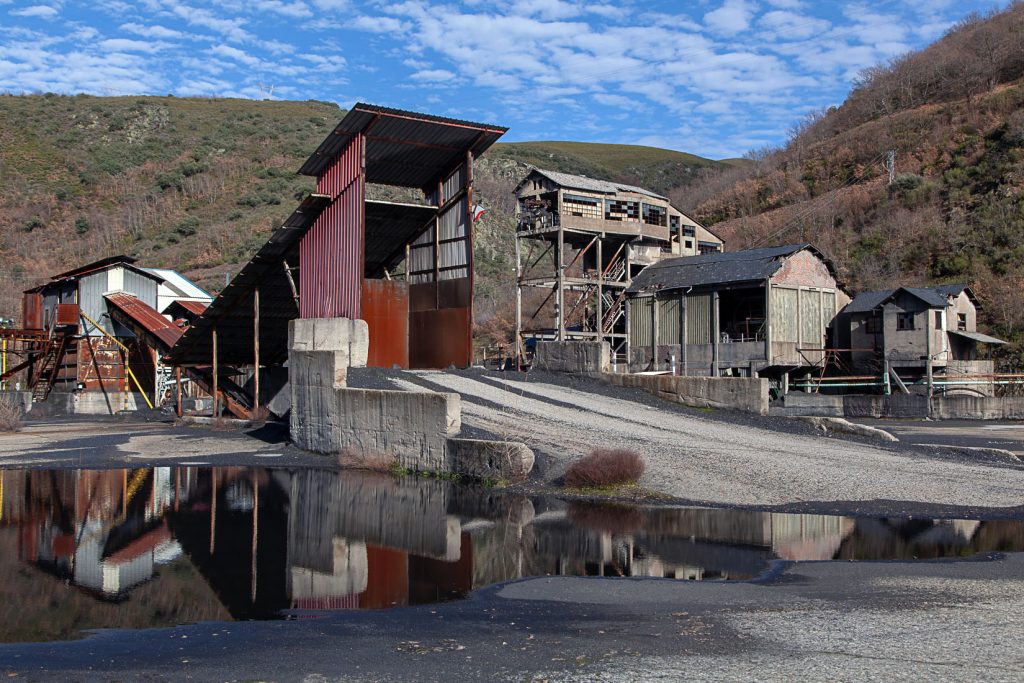 Instalaciones abandonadas del lavadero de La Recuelga, de Antracitas de Fabero. Santa Cruz del Sil. Páramo del Sil. León 2018