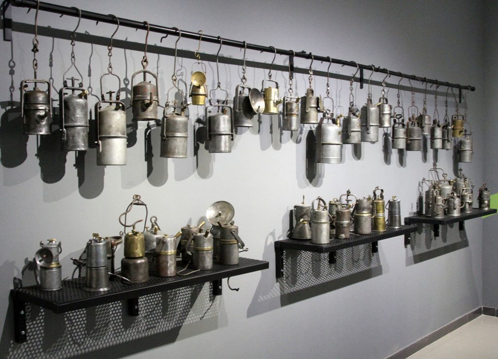 Exposición Temporal en el Museo de la Minería del País Vasco. El Carburo. Luz en la Mina, de la colección de Fernando Cuevas. 2021