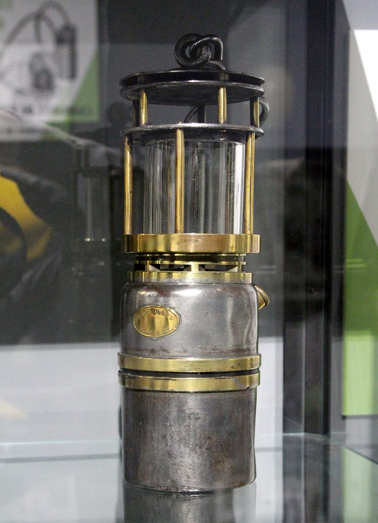 Exposición Temporal en el Museo de la Minería del País Vasco. El Carburo. Luz en la Mina, de la colección de Fernando Cuevas. 2021